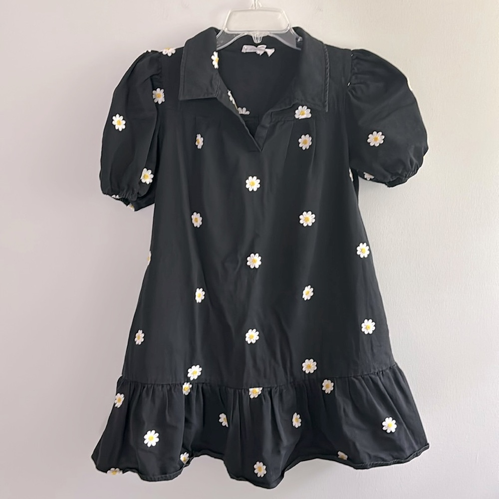 &Merci en Merci black collared puff sleeve daisy embroidered mini dress